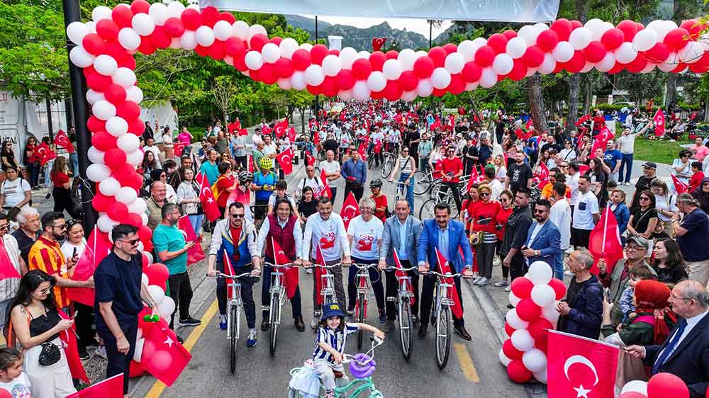 Denizlide Pedallar Umut Icin Dondu