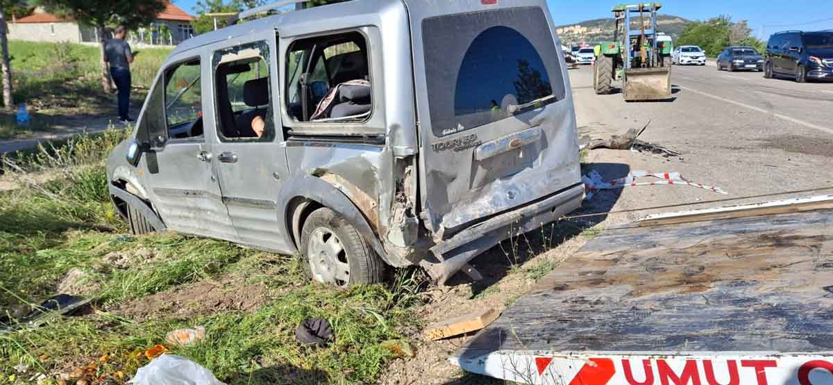 Kalede Tutun Iscileri Kaza Yapti 6 Yarali Denizli Kale4