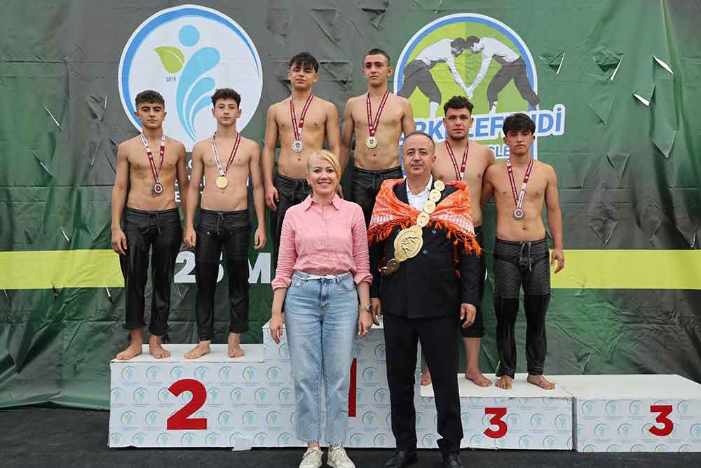 Merkezefendide Baspehlivan Mustafa Tas Oldu 3