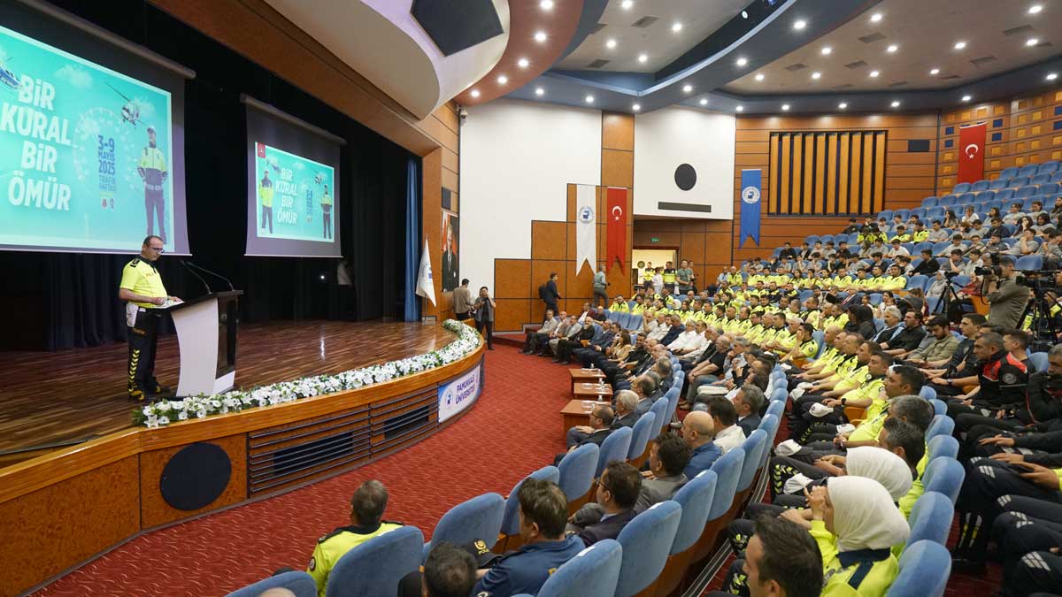 Trafik Haftasinda Paude Bir Kural Bir Omur Etkinligi
