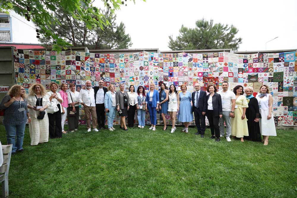 Uluslararasi Kultur Sanat Bulusmasi Denizli Uluslararasi Gorsel Sanatlar Sergisi Yorgan-1