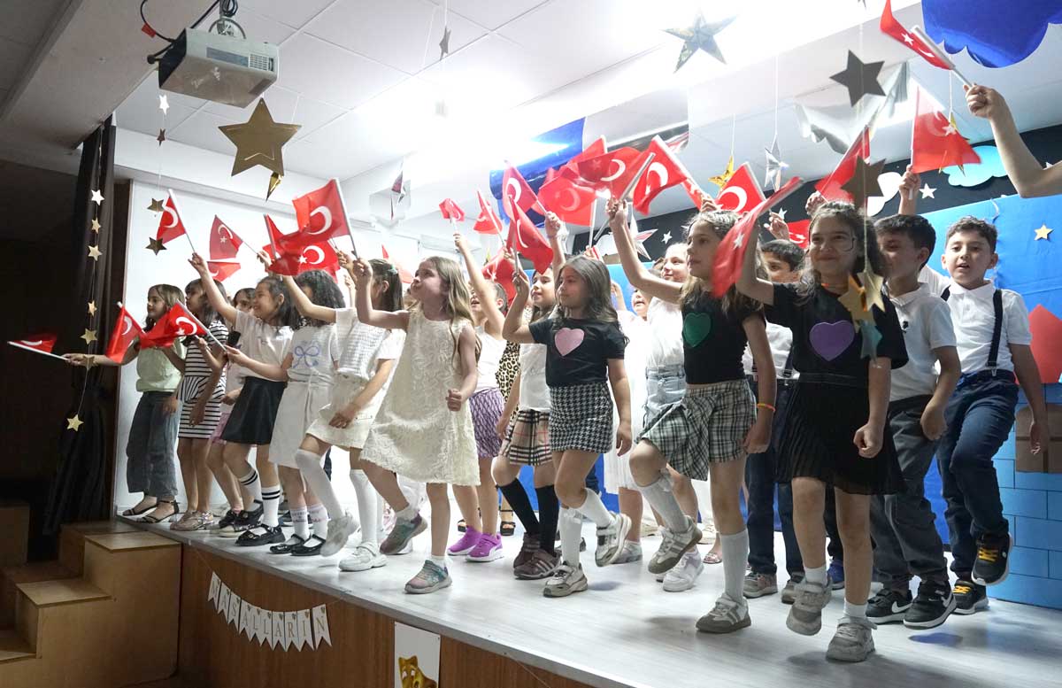Zaferiye Abalioglu 2 A Sinifi Yilsonu Programi2
