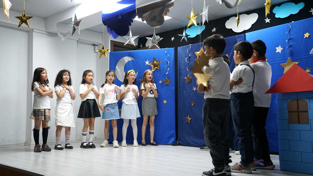 Zaferiye Abalioglu 2 A Sinifi Yilsonu Programi3