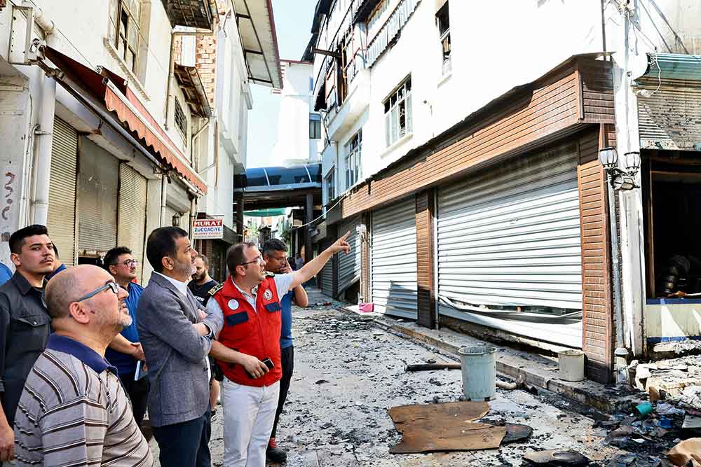 Baskan Cavusoglu Kaleici Yangin Bolgesinde Incelemelerde Bulundu 1