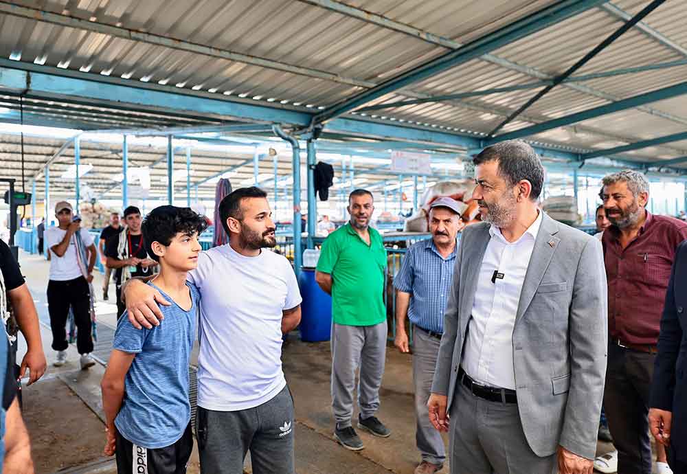 Baskan Cavusoglundan Kurban Pazari Ziyareti