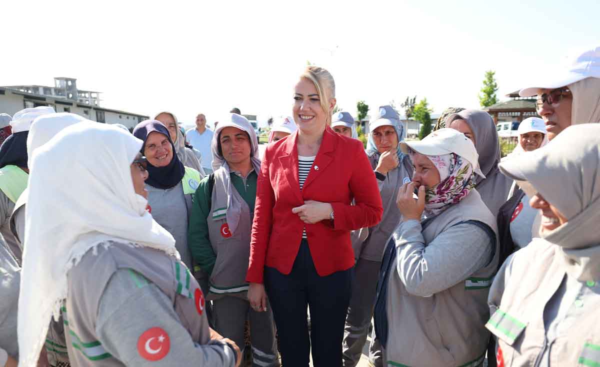 Baskan Dogan Ekip Arkadaslariyla Bayramlasti