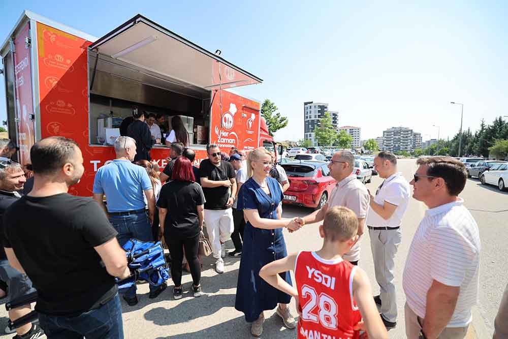 Baskan Dogan Ogrencilerin Ve Velilerin Heyecanina Ortak Oldu