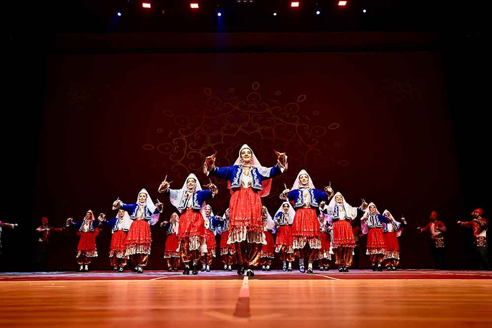 Buyuksehir Halk Danslari Toplulugundan Unutulmaz Final Gosterisi 2