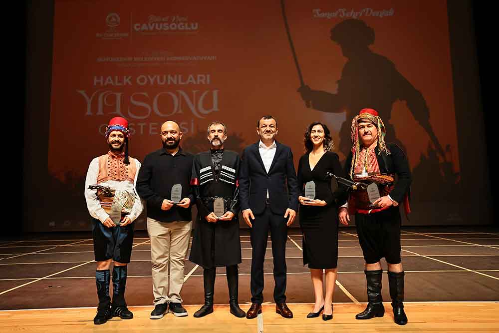 Buyuksehir Halk Danslari Toplulugundan Unutulmaz Final Gosterisi