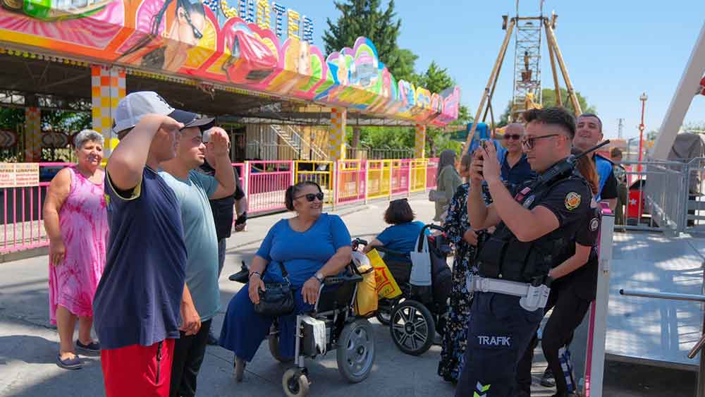 Denizli Polisi Ozel Cocuklarla Birlikte Lunaparkta Eglenceli Bir Gun Yasadi 2