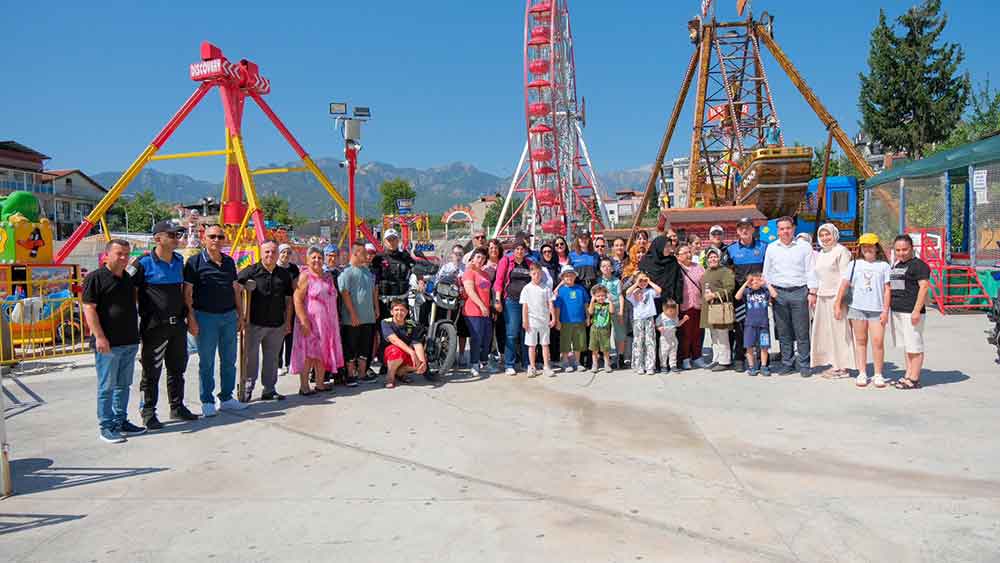 Denizli Polisi Ozel Cocuklarla Birlikte Lunaparkta Eglenceli Bir Gun Yasadi 5