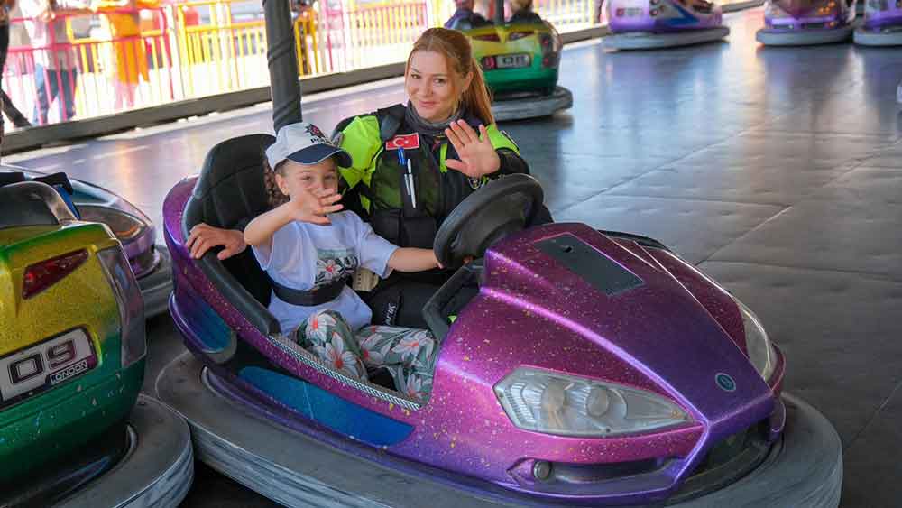 Denizli Polisi Ozel Cocuklarla Birlikte Lunaparkta Eglenceli Bir Gun Yasadi 6