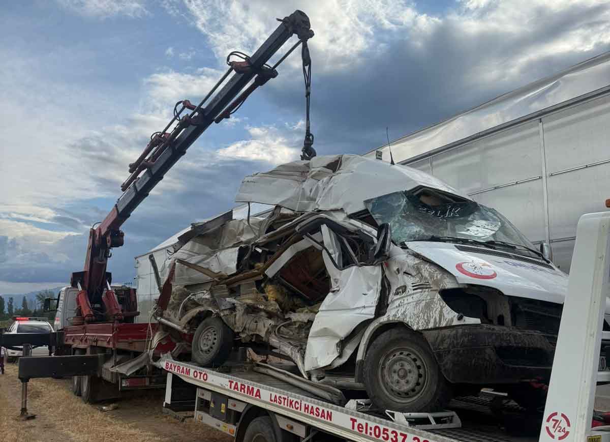 Denizli Treni Minibuse Carpti 1 Yarali3