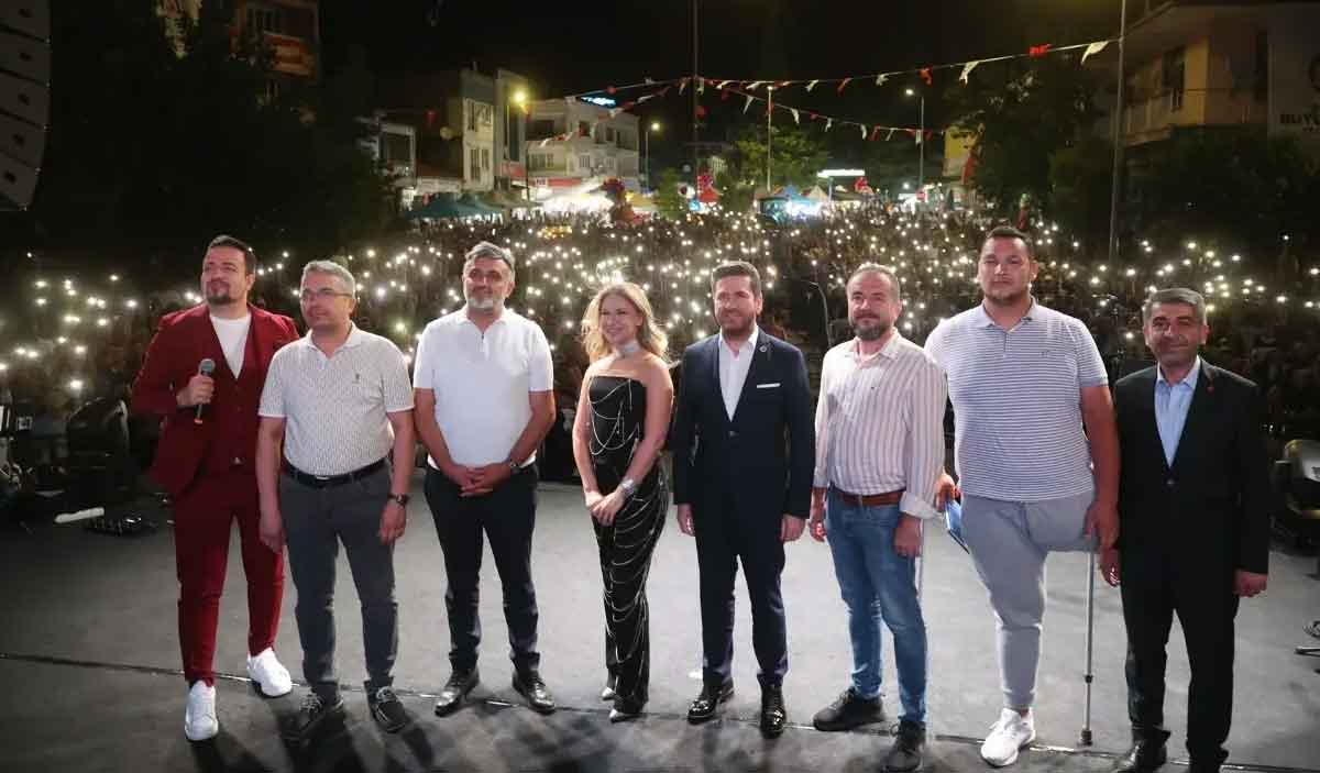 Denizlide Ece Mumay Coskusu Yasandi