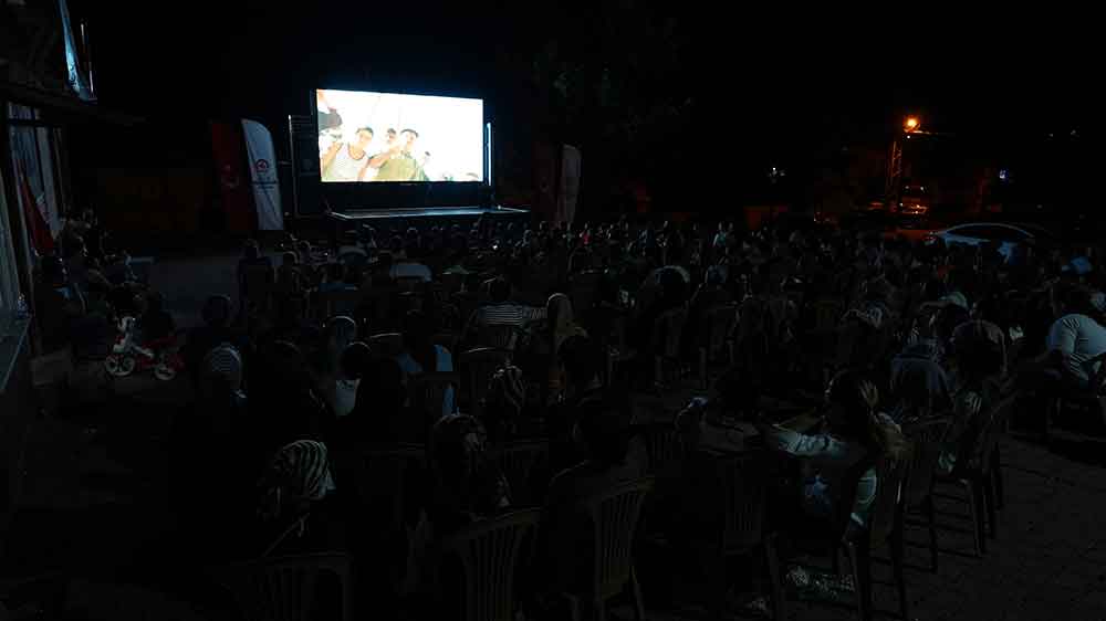 Denizlide Koyumde Sinema Gunleri Basladi
