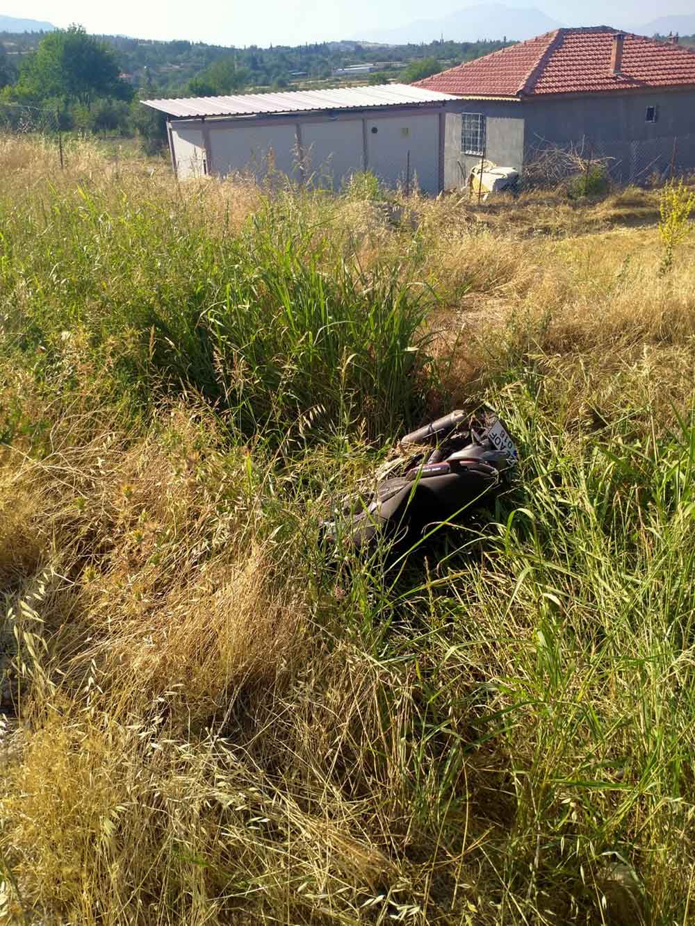Denizlide Otomobil Ile Carpisan Motosiklet Surucusu Tarlaya Uctu 2