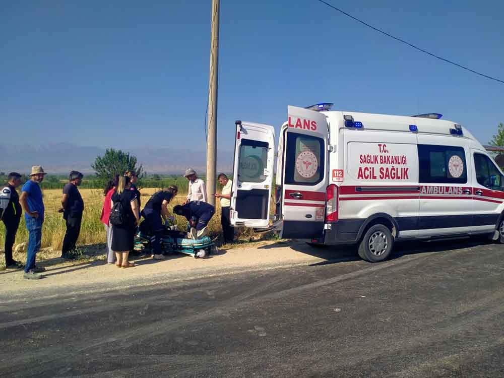 Denizlide Otomobil Ile Carpisan Motosiklet Surucusu Tarlaya Uctu 3