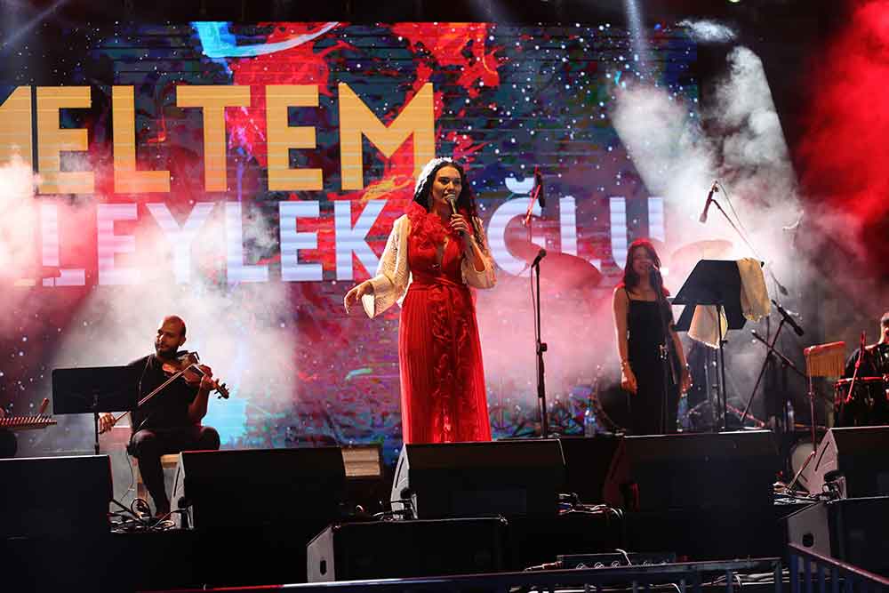 Denizlili Sanatci Tavasta Hayranlariyla Bulustu 3