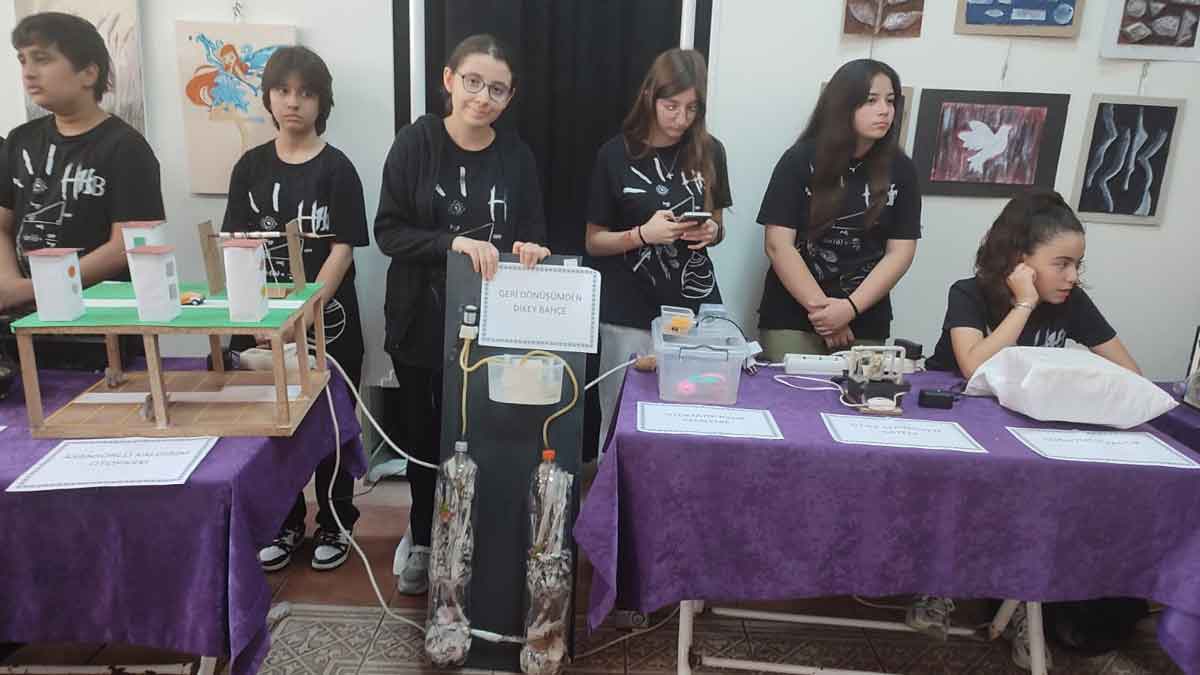 Haci Halil Bektasta Tasarimin Ruhu Gorselin Gucu Sanatseverlerle Bulustu1