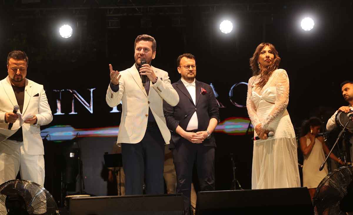 Isin Karaca Kizilcaboluklulere Unutulmaz Bir Gece Yasatti 5