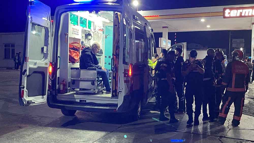 Istanbuldan Denizliye Gelen Yolcu Otobusu Tira Carpti 2Si Agir 12 Kisi Yaralandi 3