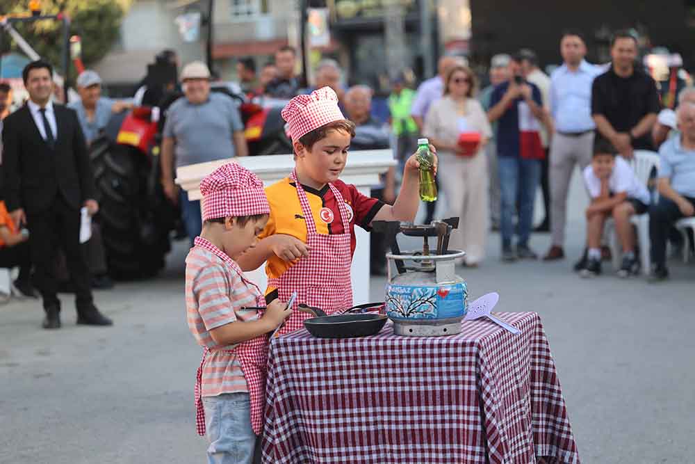 Kizilcaboluk Kultur Sanat Tekstil Ve Moda Festivali Renkli Goruntulerle Basladi 2
