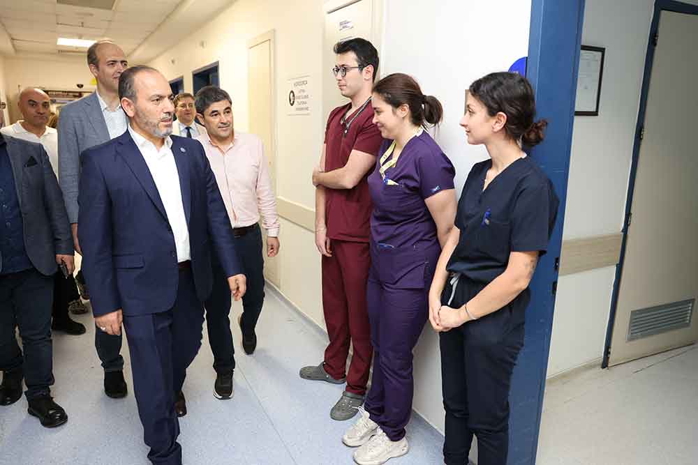 Rektor Gungor Pau Hastanelerine Bayram Ziyaretinde Bulundu 3
