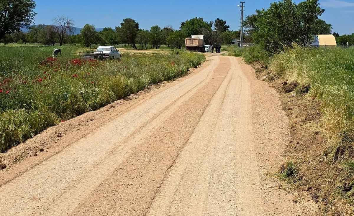 Tavas Belediyesi 16 Bin Metre Kirsal Yolunun Onarimini Yapti