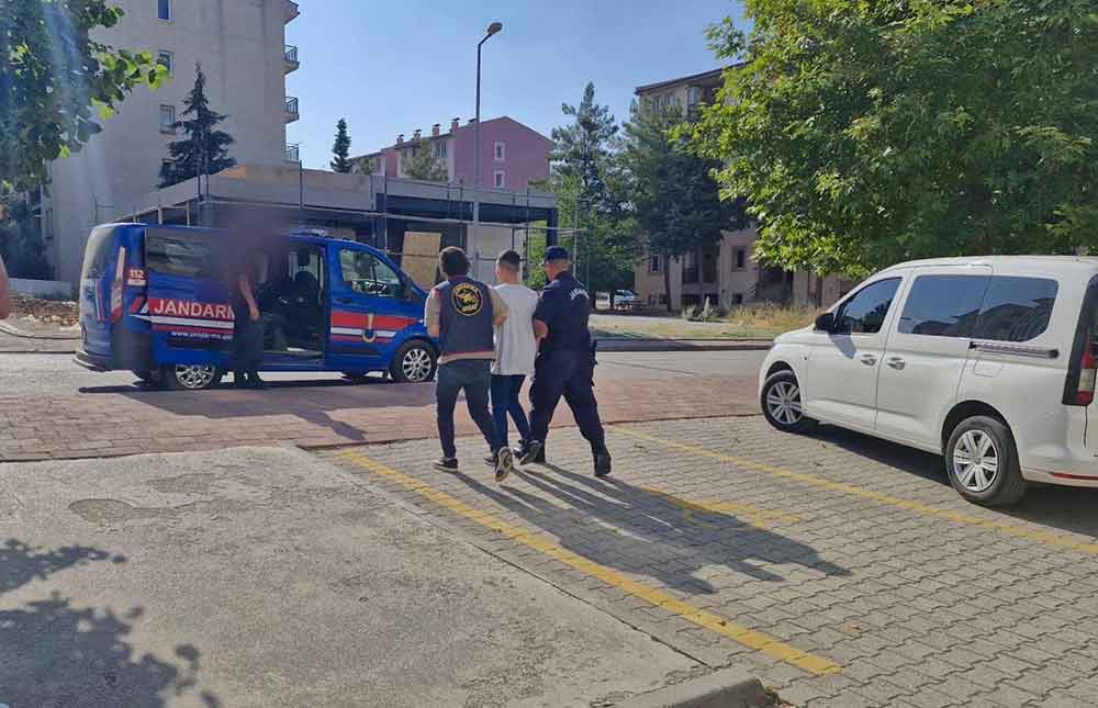 Yeni Evlenecek Ciftin Altinlarini Calan Zanli Yakalandi 2