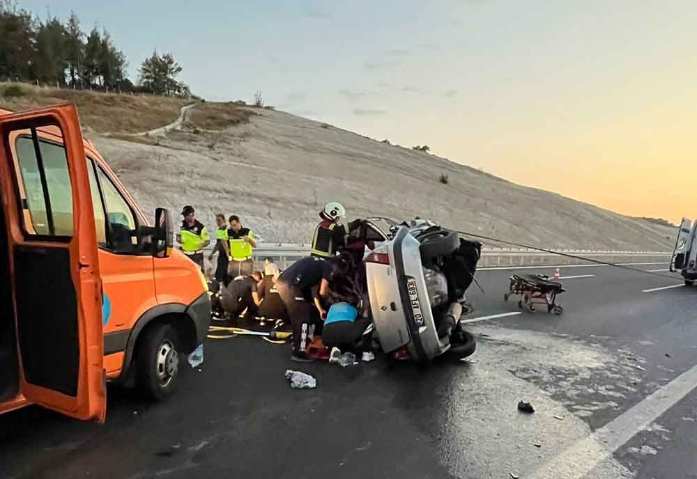 Denizli Plakali Otomobil Yenipazar Aydin Kaza 3 Yarali4