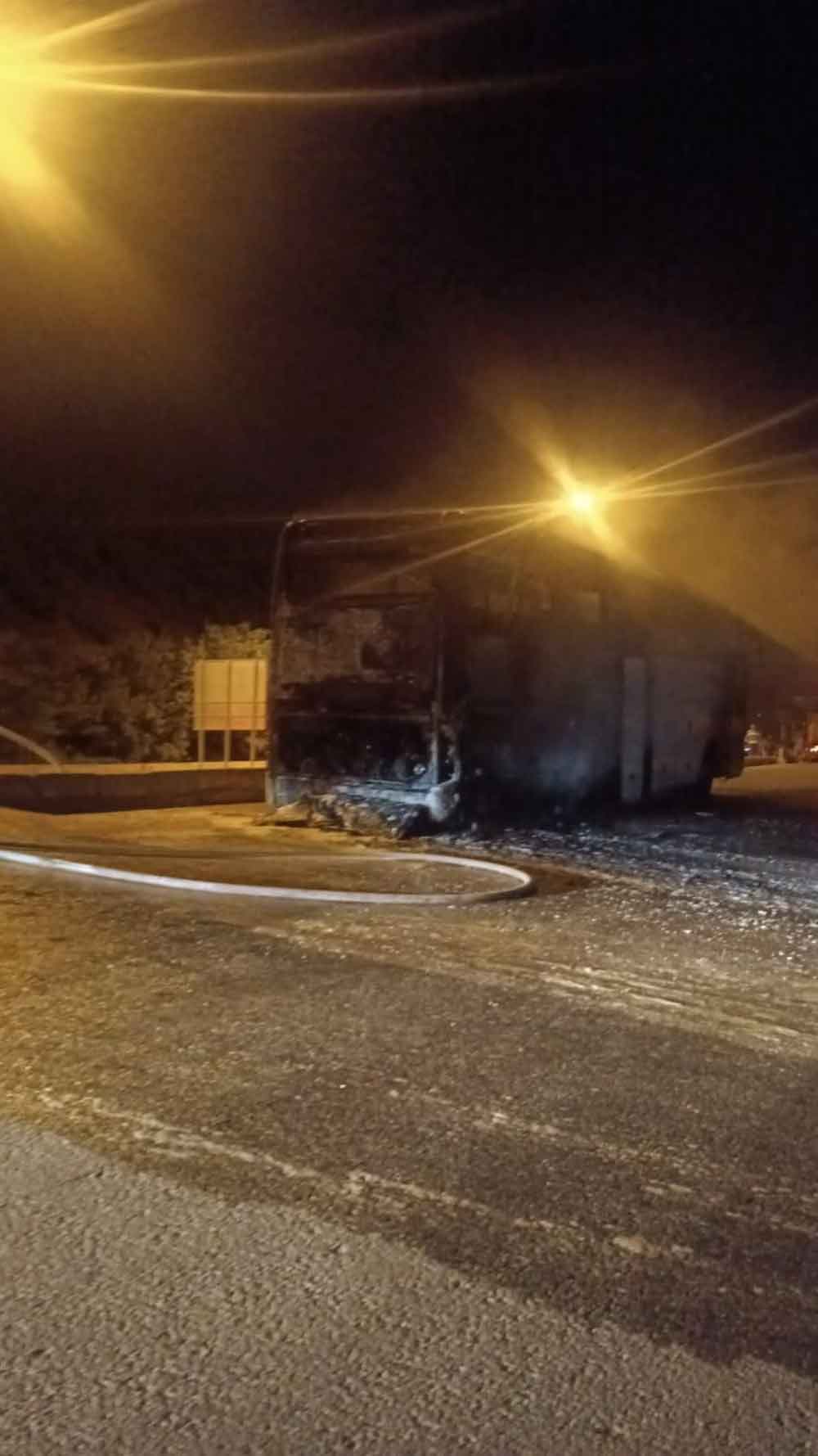 Denizlide Tur Otobusu Alev Alev Yandi 1