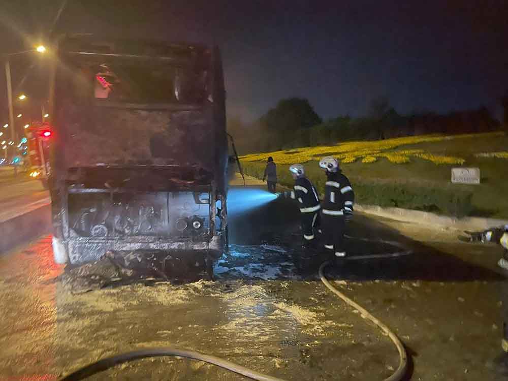 Denizlide Tur Otobusu Alev Alev Yandi 4