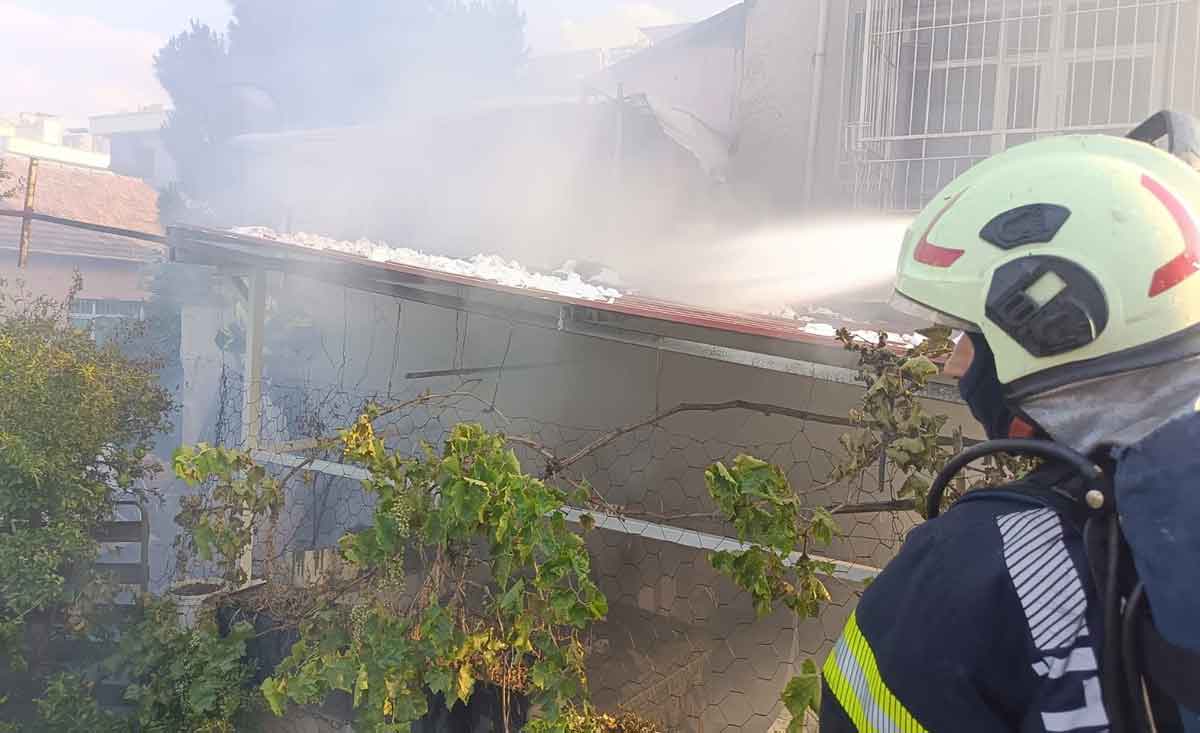 Denizlide Yanan Evde Uc Cocuk Mahsur Kaldi 2