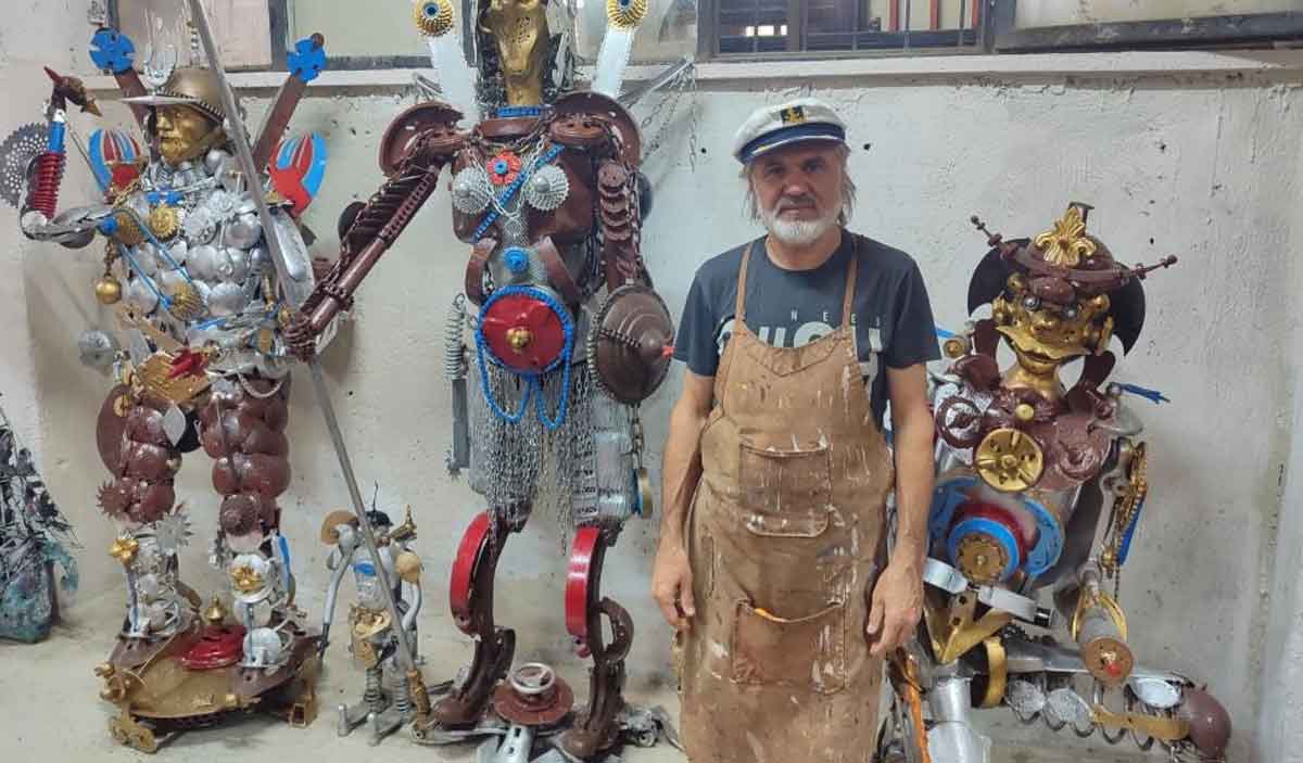 Hurda Demirleri Sanat Eserine Donusturdu