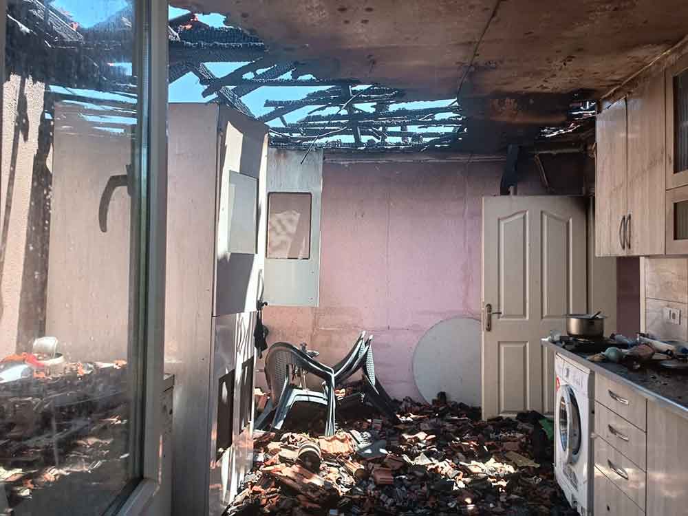 Mustakil Ev Yanginda Kullanilamaz Hale Geldi 1