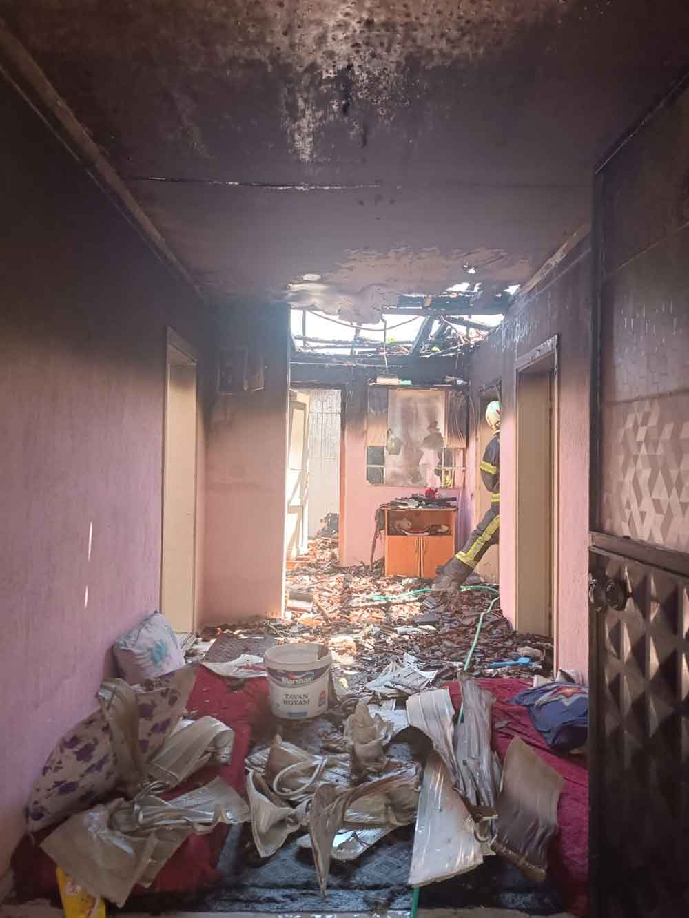 Mustakil Ev Yanginda Kullanilamaz Hale Geldi 3