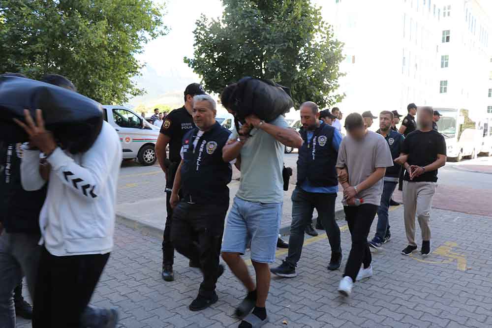 Once Eskort Sonra Avukat Olduklarini Soyleyerek Dolandirdilar 1