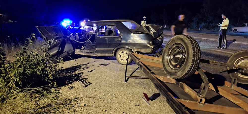 Otomobilin Arkasina Baglanan Romork Kazaya Neden Oldu 2 Yarali 3