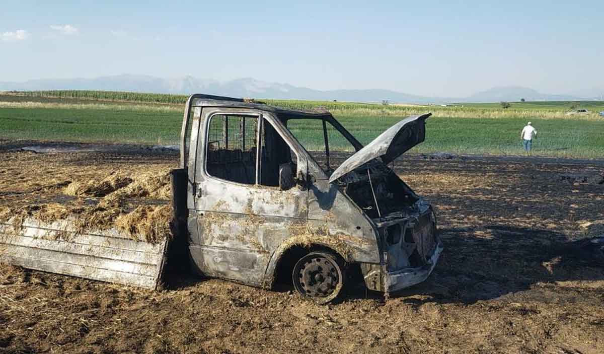 Sahibinden Habersiz Alinan Saman Balyalari Kamyonet Ile Birlikte Yandi