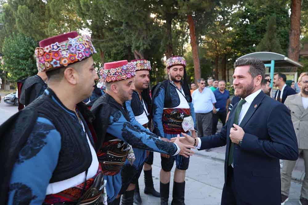 7 Tavas Zeybek Festivali Kortej Yuruyusu Ve Zeybek Gosterileriyle Basladi 3