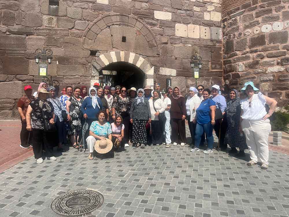 Acipayamli 50 Kadin Anitkabirde 4