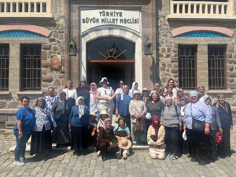 Acipayamli 50 Kadin Anitkabirde 5