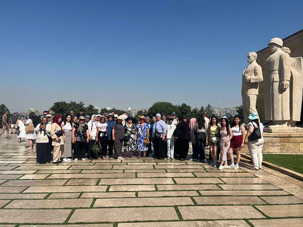 Acipayamli 50 Kadin Anitkabirde