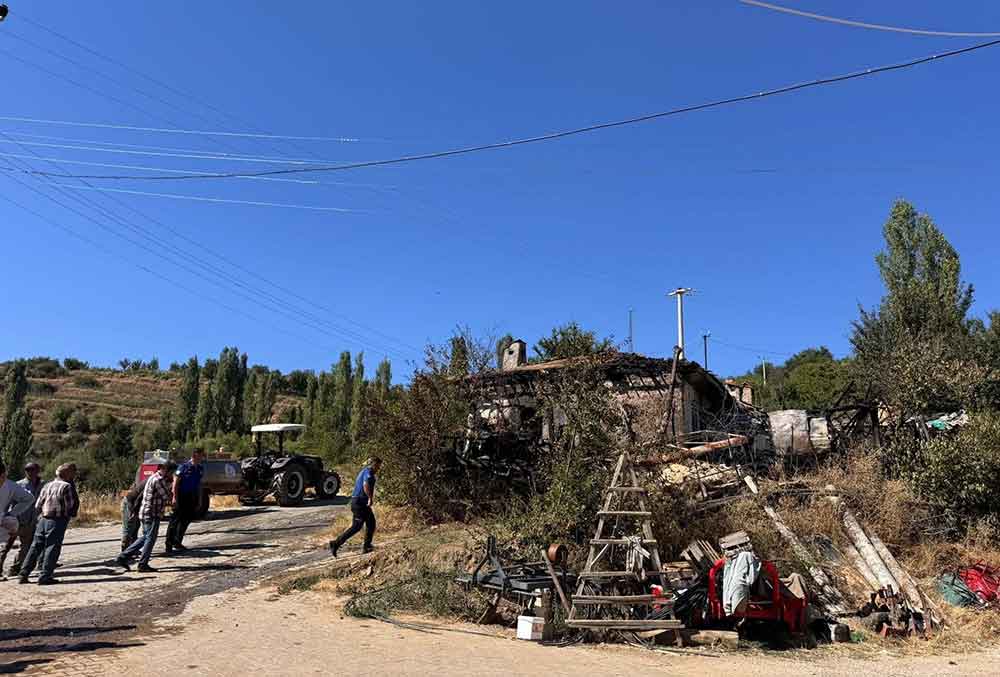Ahsap Evde Cikan Yangin Buyumeden Sonduruldu 1