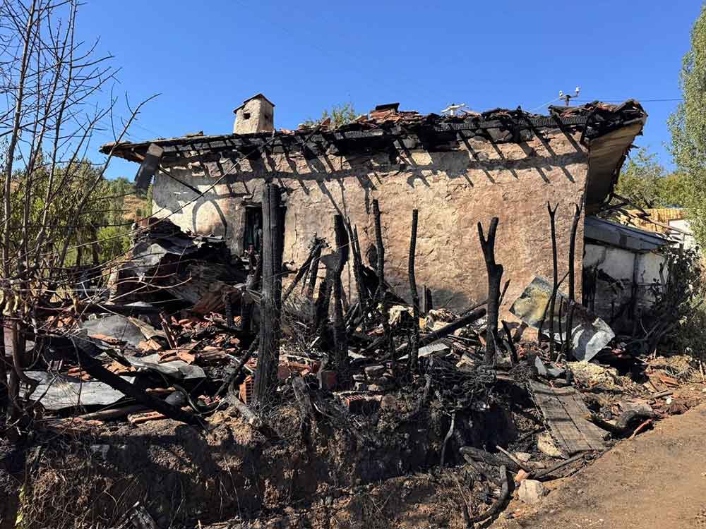 Ahsap Evde Cikan Yangin Buyumeden Sonduruldu 2