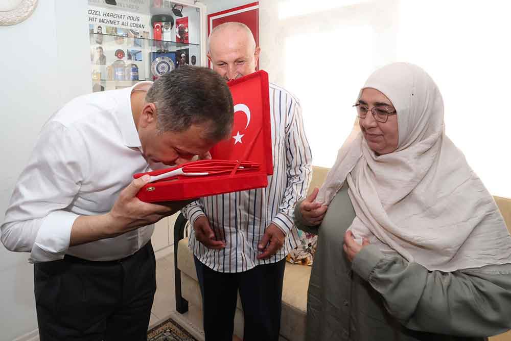 Bakan Yerlikayadan Sehit Ahmet Doganin Denizlideki Baba Ocagina Ziyaret 1