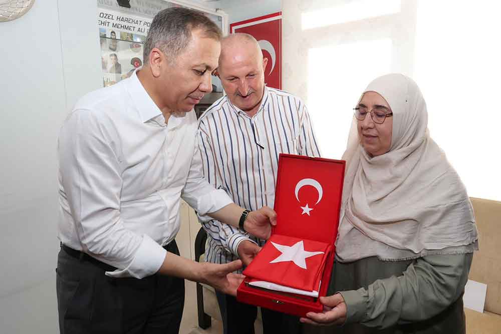 Bakan Yerlikayadan Sehit Ahmet Doganin Denizlideki Baba Ocagina Ziyaret 2