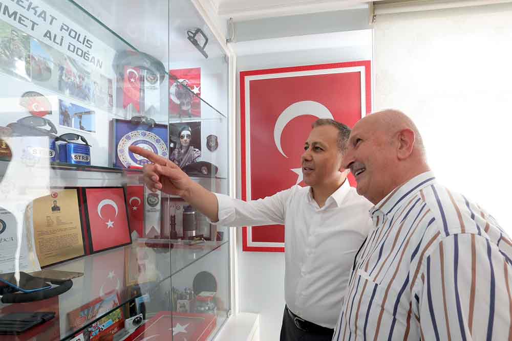 Bakan Yerlikayadan Sehit Ahmet Doganin Denizlideki Baba Ocagina Ziyaret