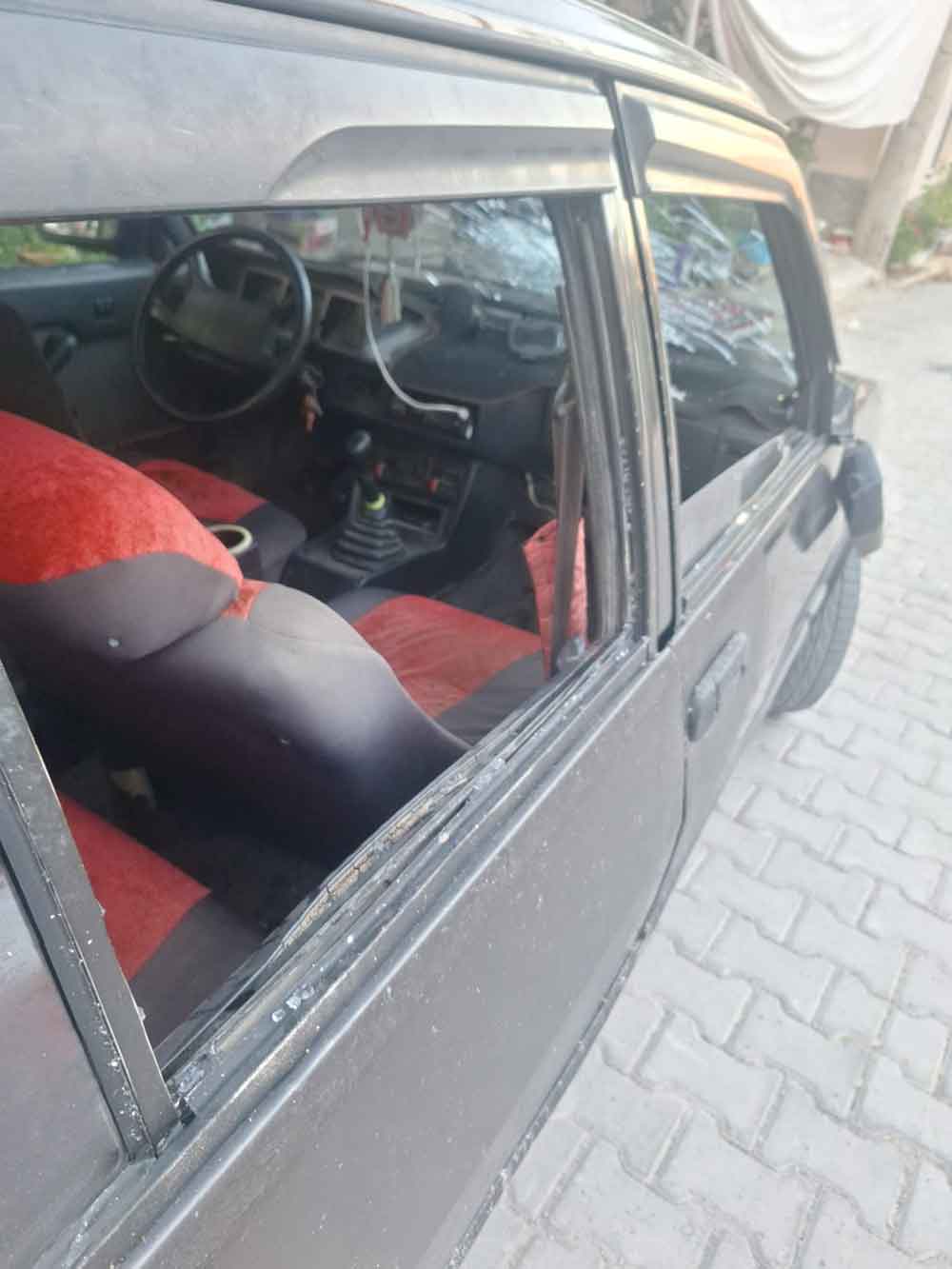 Bicak Ve Silahli Saldiriya Ugrayan Iki Arkadas Agir Yaralandi 1