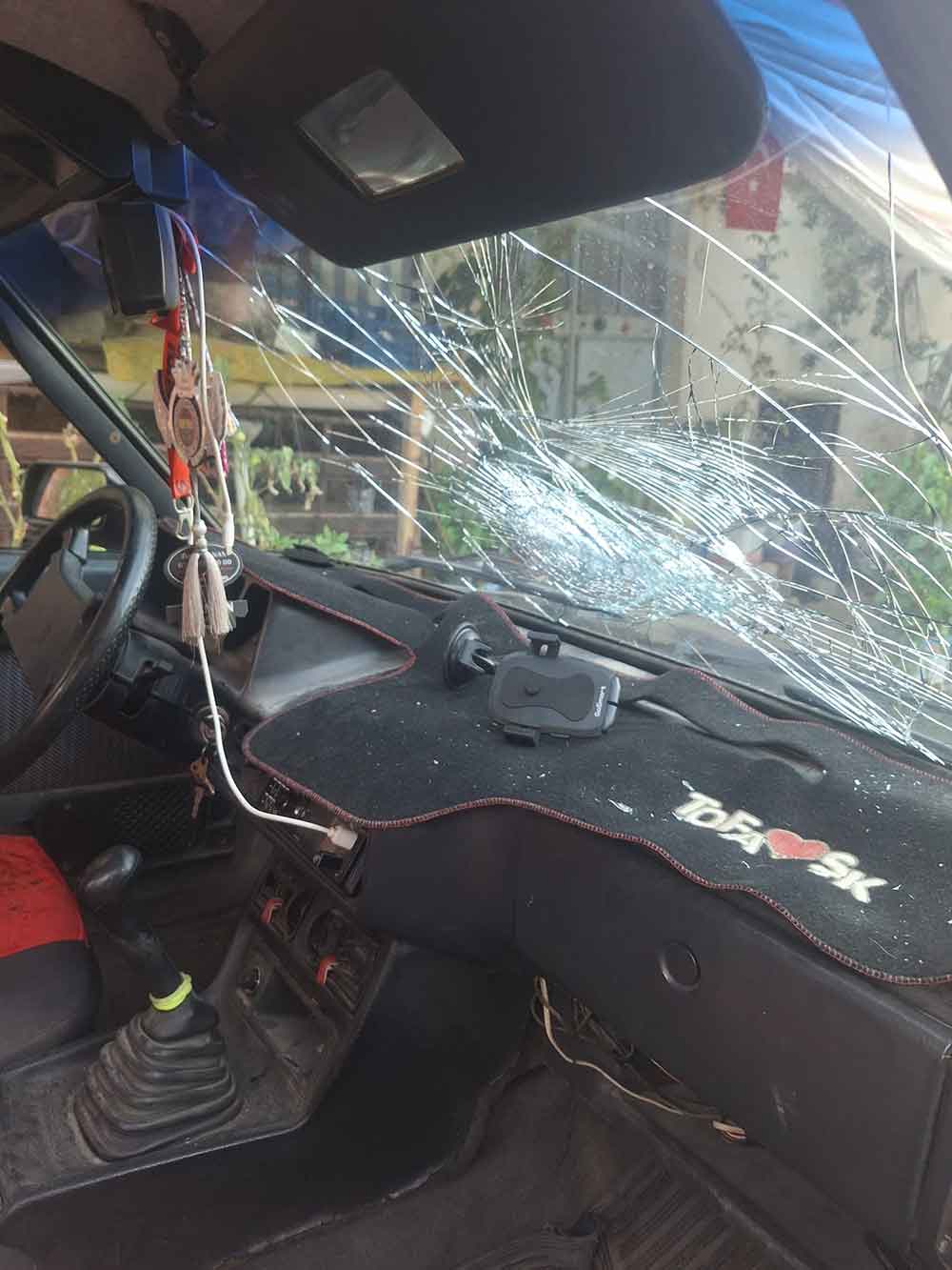 Bicak Ve Silahli Saldiriya Ugrayan Iki Arkadas Agir Yaralandi 3